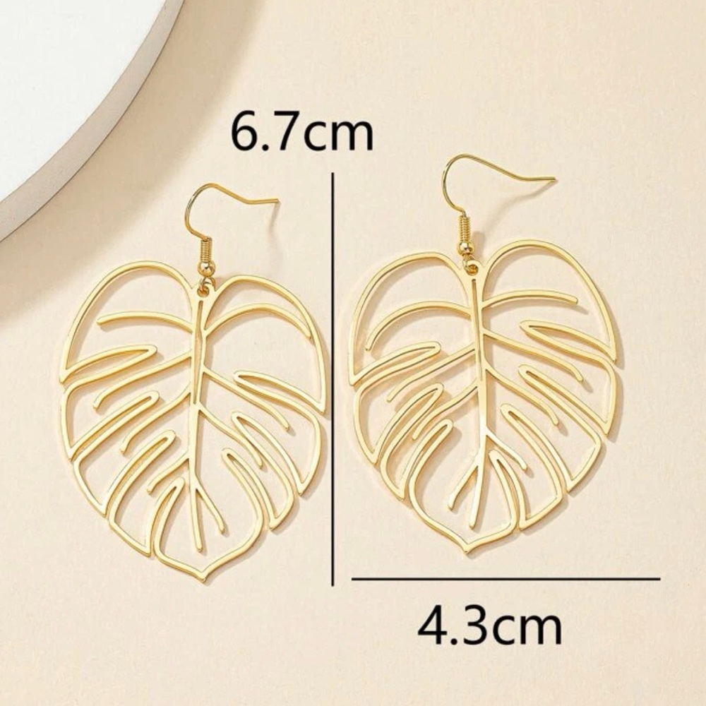 ❀ Gold Plated Hollow Leaf Dangle Earrings - Picture 3 of 3